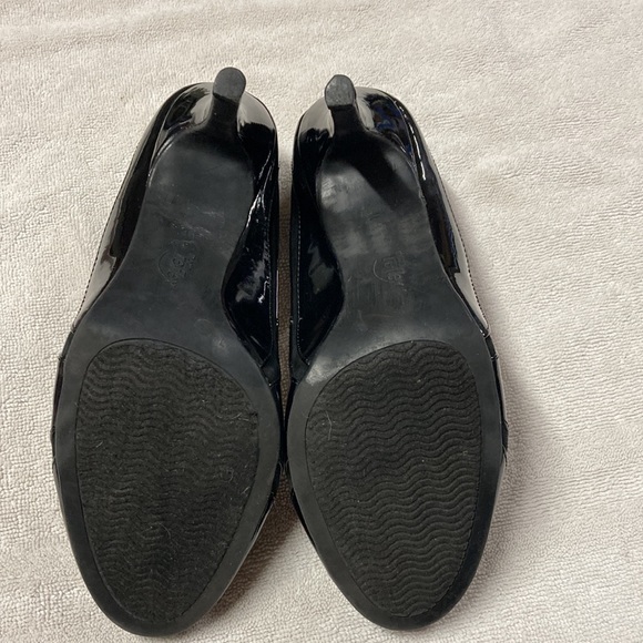 Moda Reflex Black Patent Leather Round Toe Rubber Sole Pumps Size 9 - Picture 5 of 12
